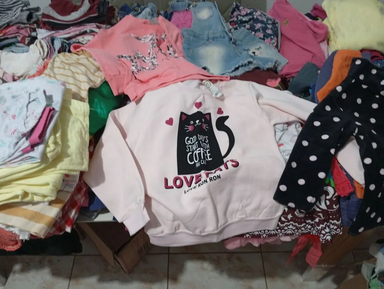 Roupas de criança feminina 250 peças  - Foto 2