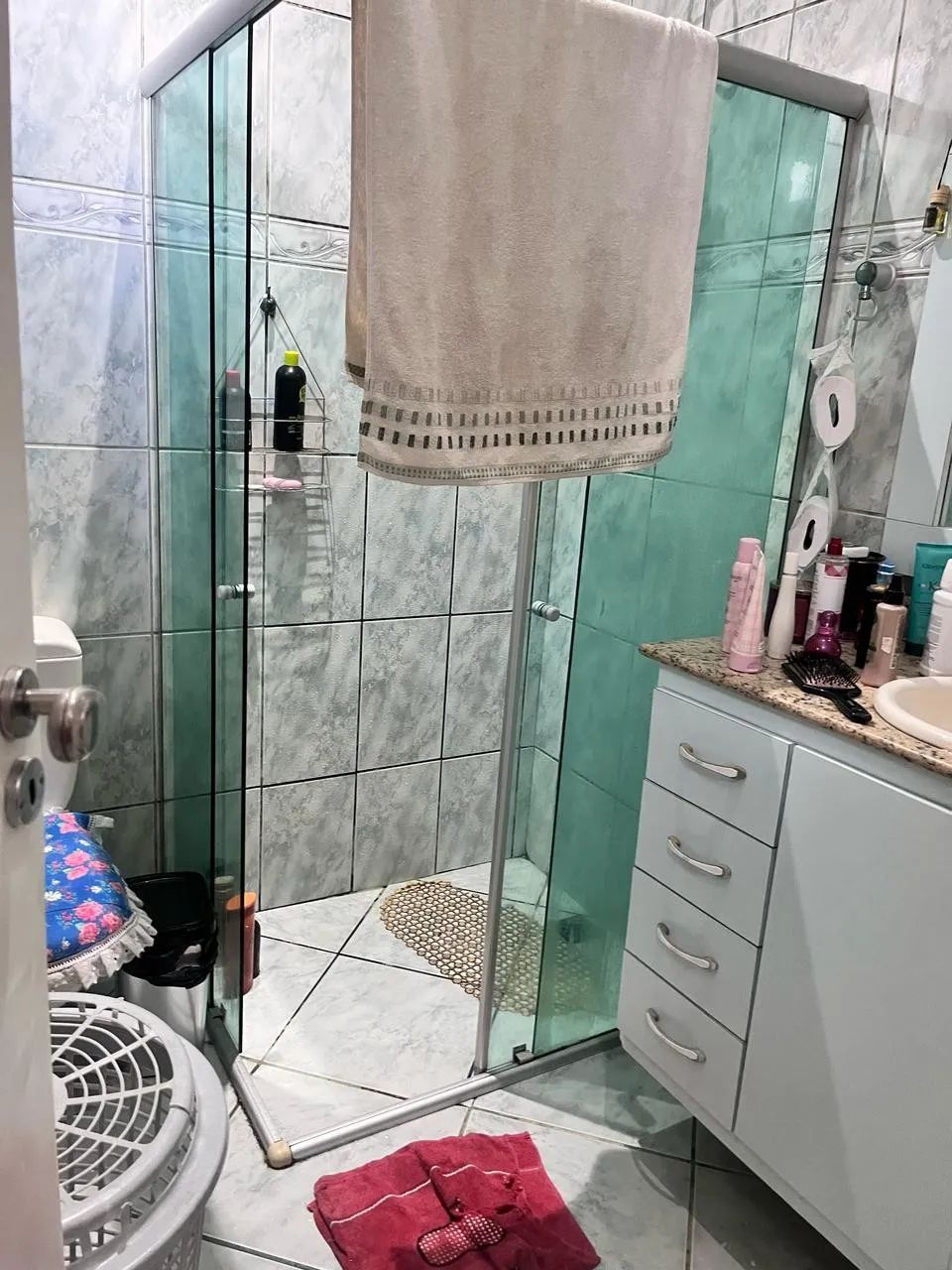 Casa Duplex Espaçosa e Funcional Primeiro Pavimento: Vaga de garagem privativa Sala com la - Foto 4