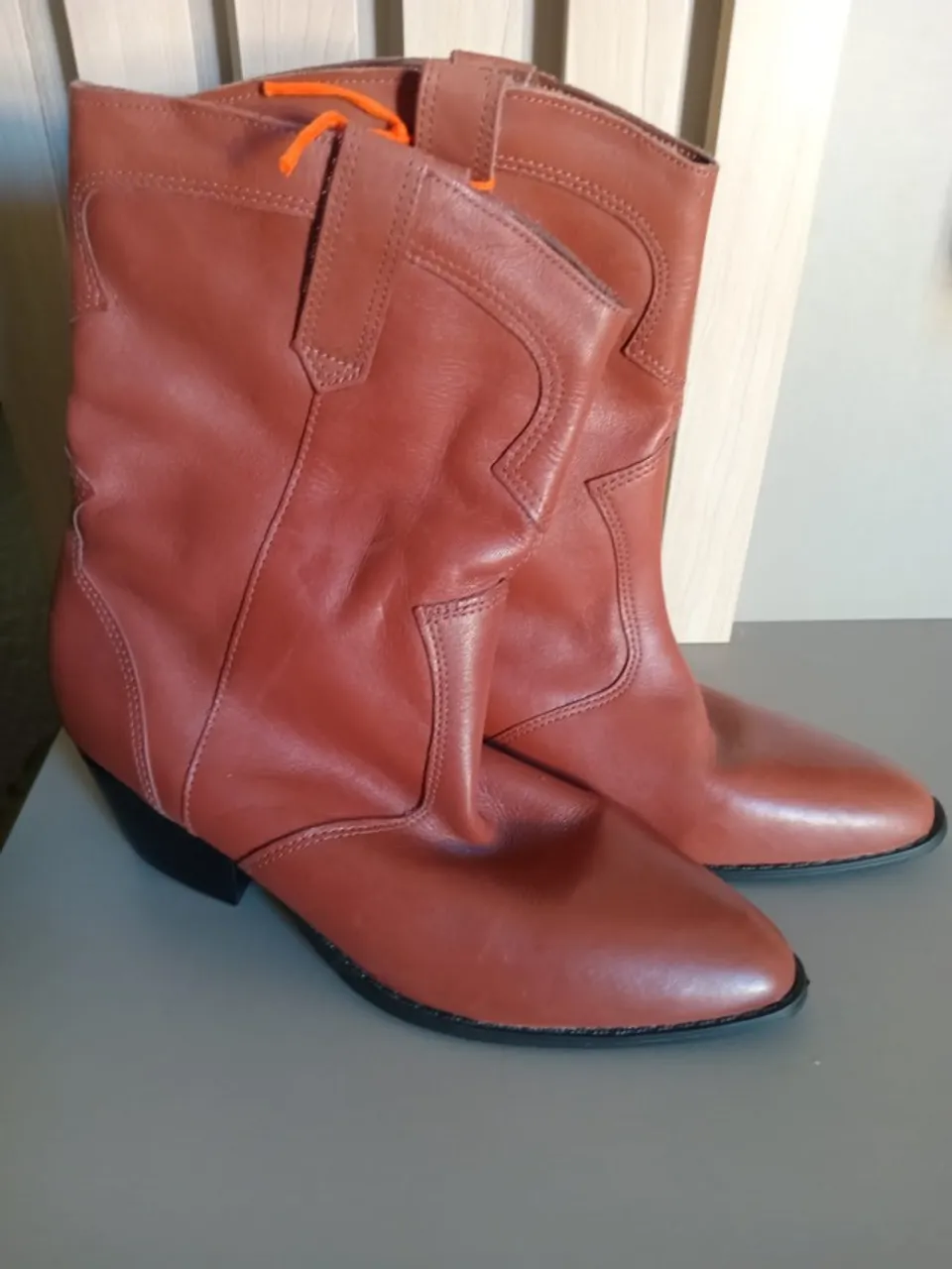 Bota de Couro Renner - tam 36/37/38