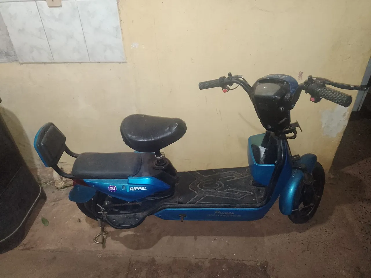 Scooter elétrica muito boaz roda 35 km com bateria cheia ano 2023 