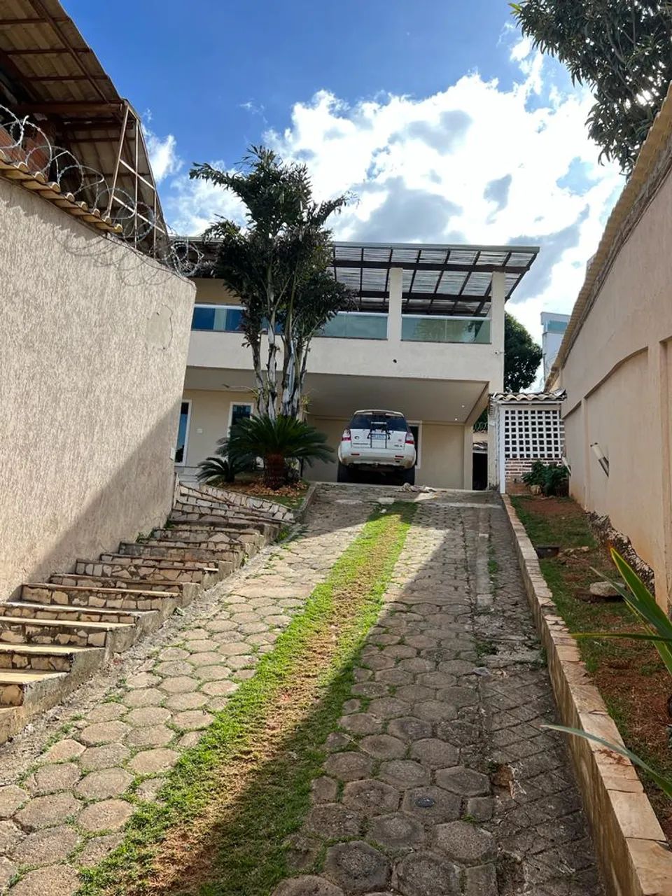 Casa para venda possui 460 metros quadrados com 6 quartos em Santa Mônica - Belo Horizonte - Foto 2