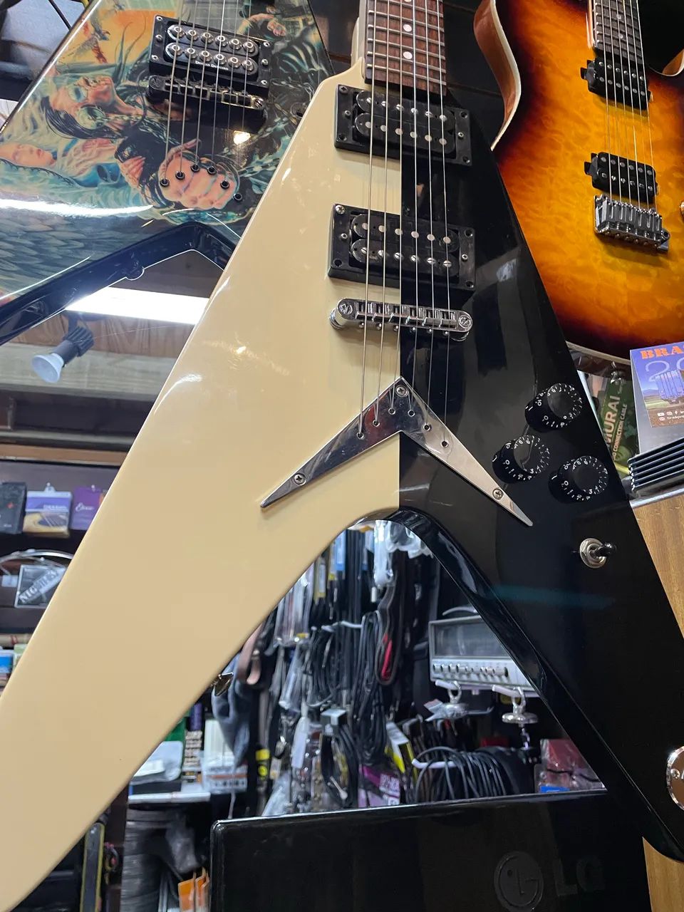 Guitarra Flying V clássica dean Michael schenker signature