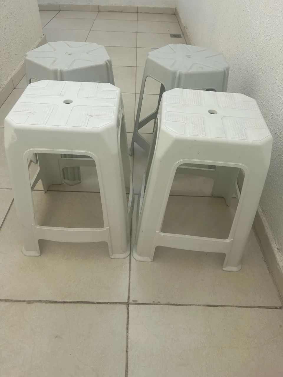 Conjunto de bancos de plástico  - Foto 2
