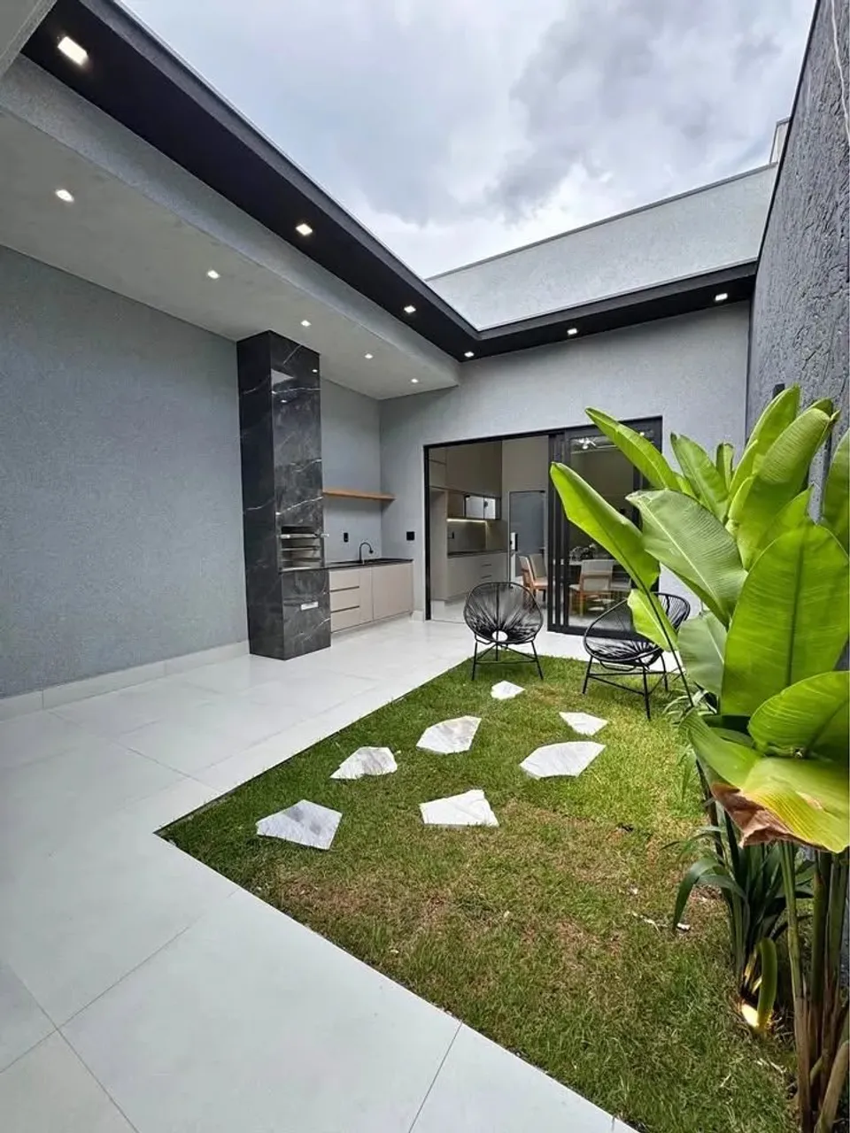 Casa (Padrão), com 2 quartos e 2 banheiros à Venda, 104 m² em Curitiba/PR