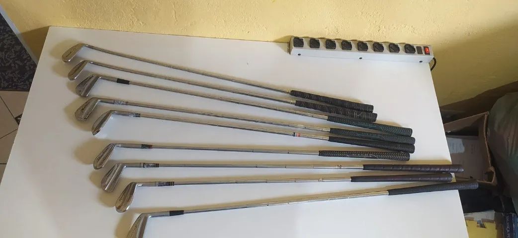 Grande Coleção com 32 tacos de golfe importados com bolsa, bolas e acessórios. - Foto 2