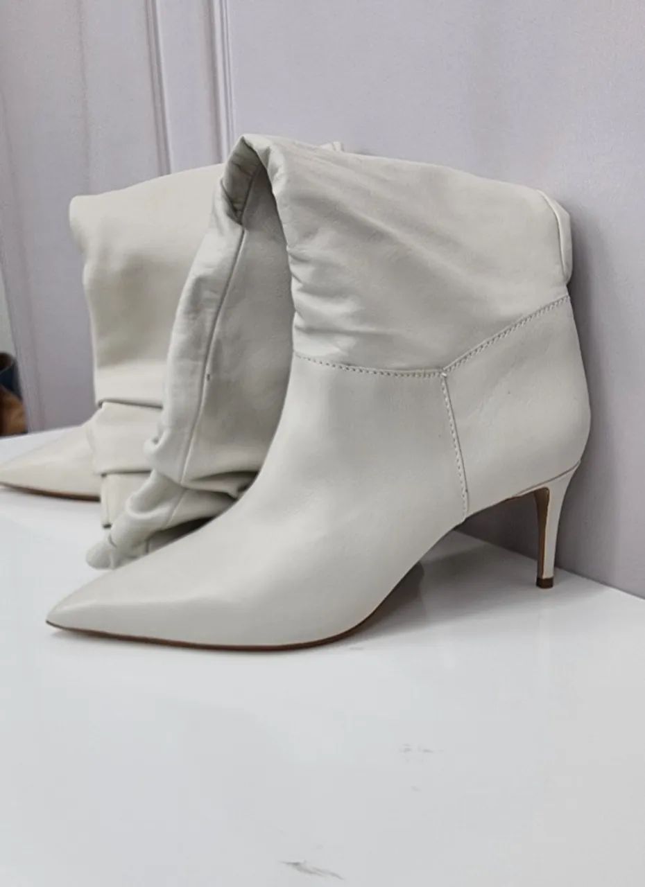 Bota Schutz cano médio 