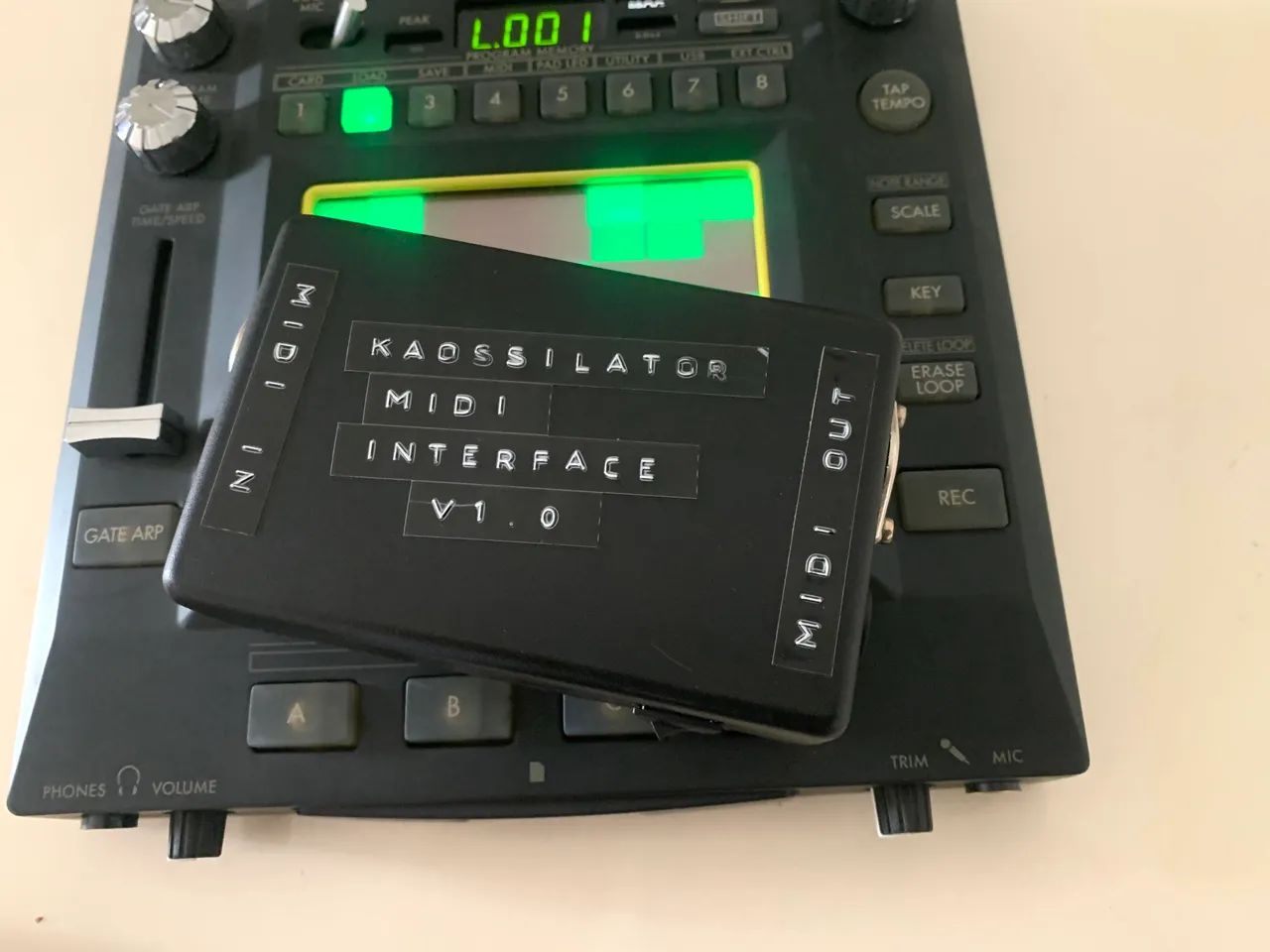 ESTUDO PROPOSTA! Kaossilator Pro - interface midi DIN5 para teclados e controladoras midi.