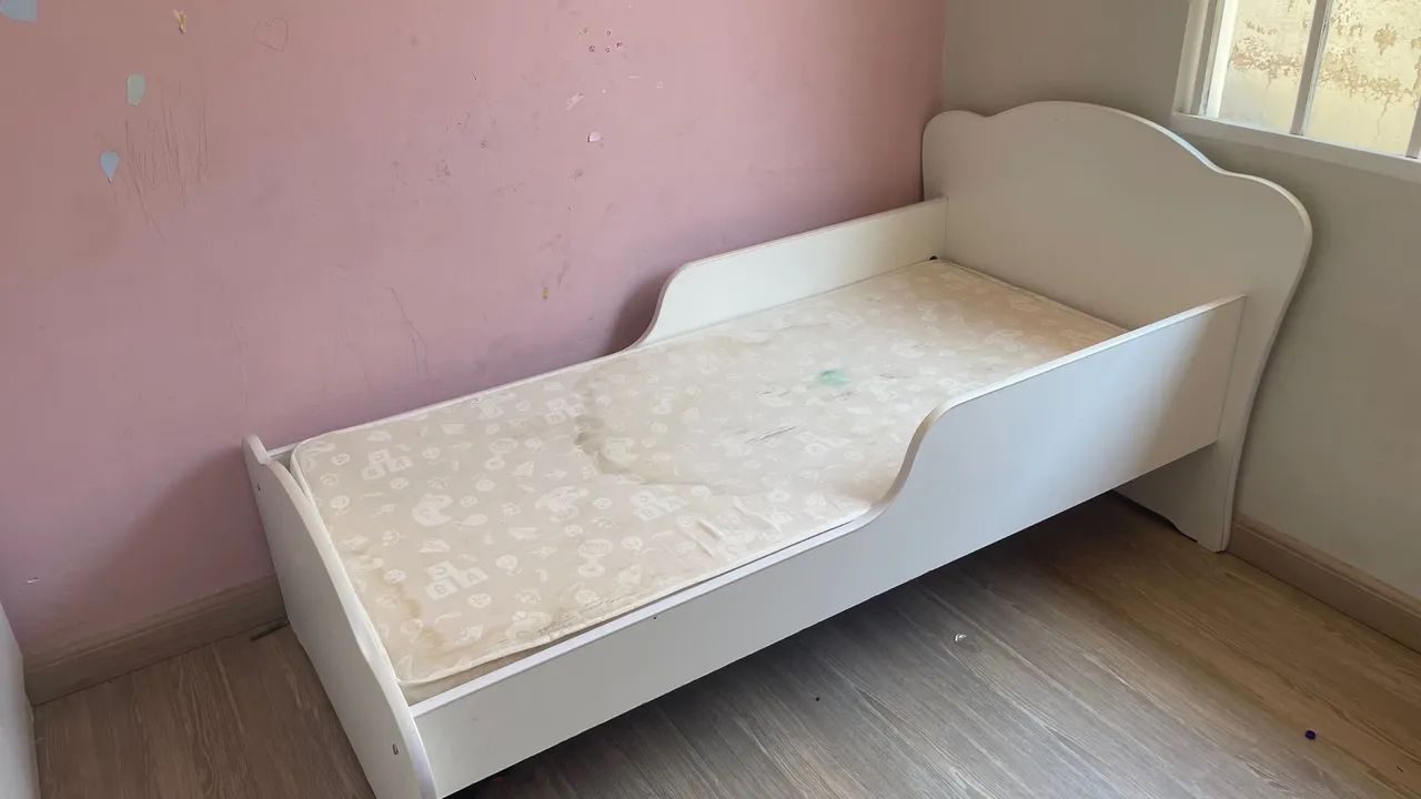 Vendo cama infantil com colchão 