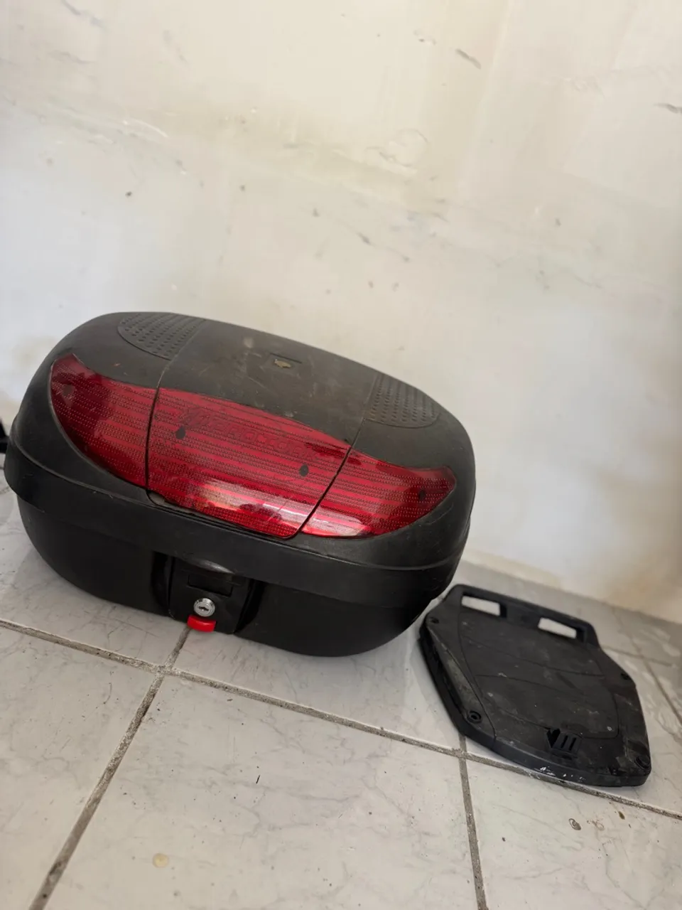 Baú para moto com suporte