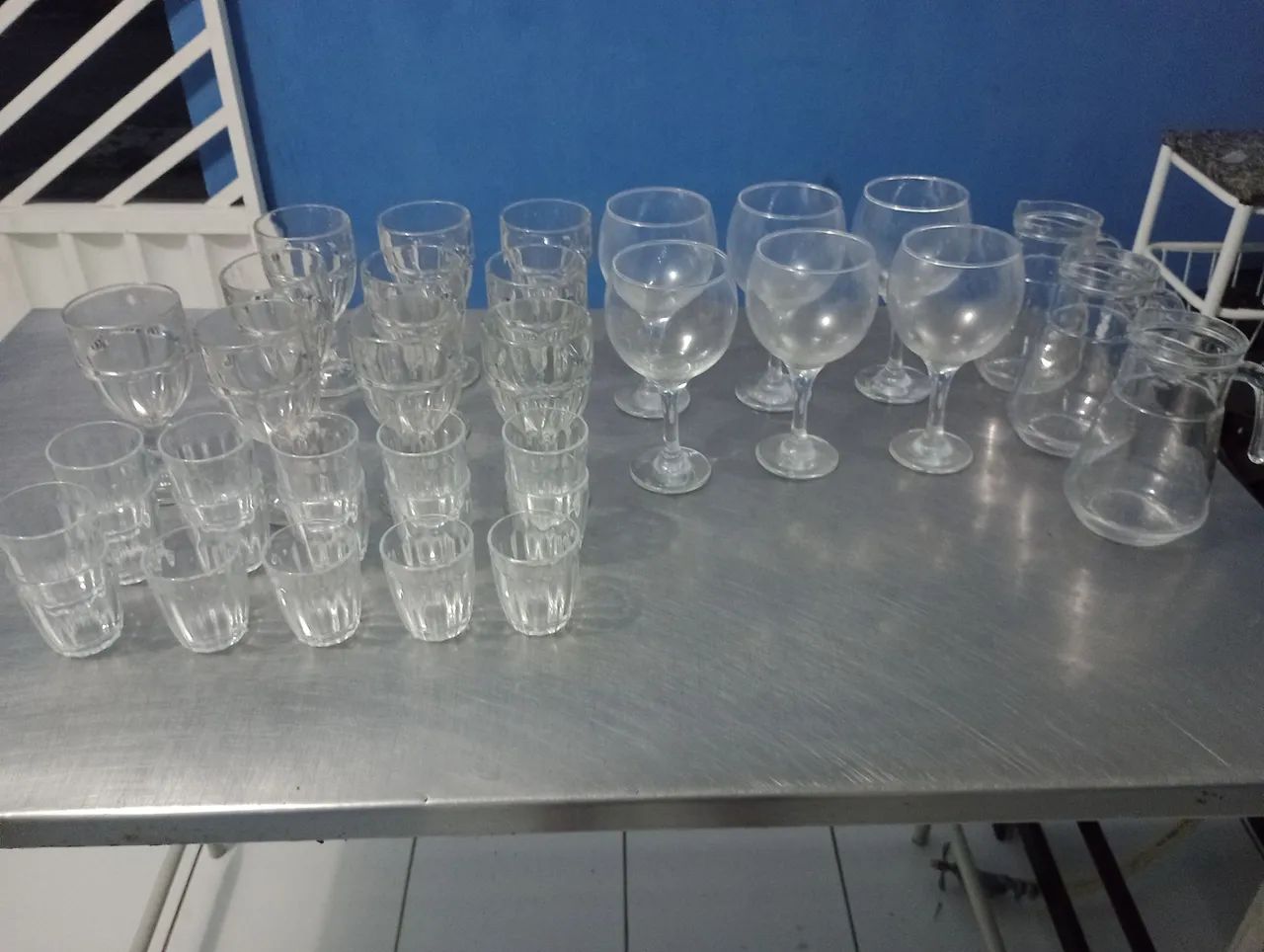 Conjunto de Taças  Copinhos de Vidro e jarras para suco seminovos