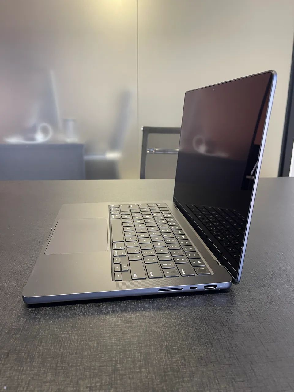 MacBook Pro 14" M5 | Preto-Espacial  - Foto 3