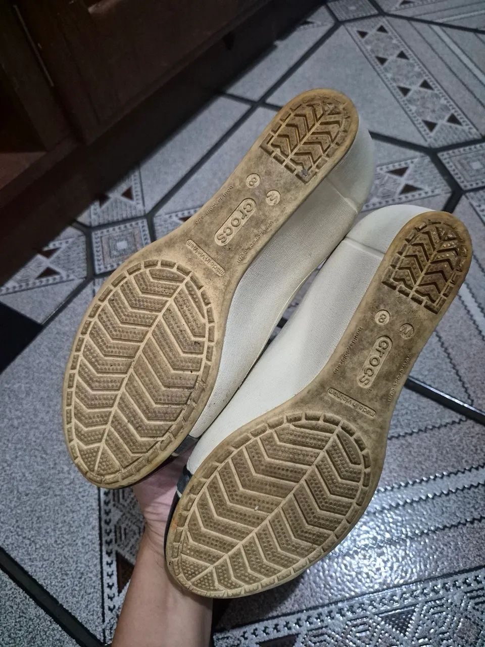Sandália Anabela Crocs - Foto 2