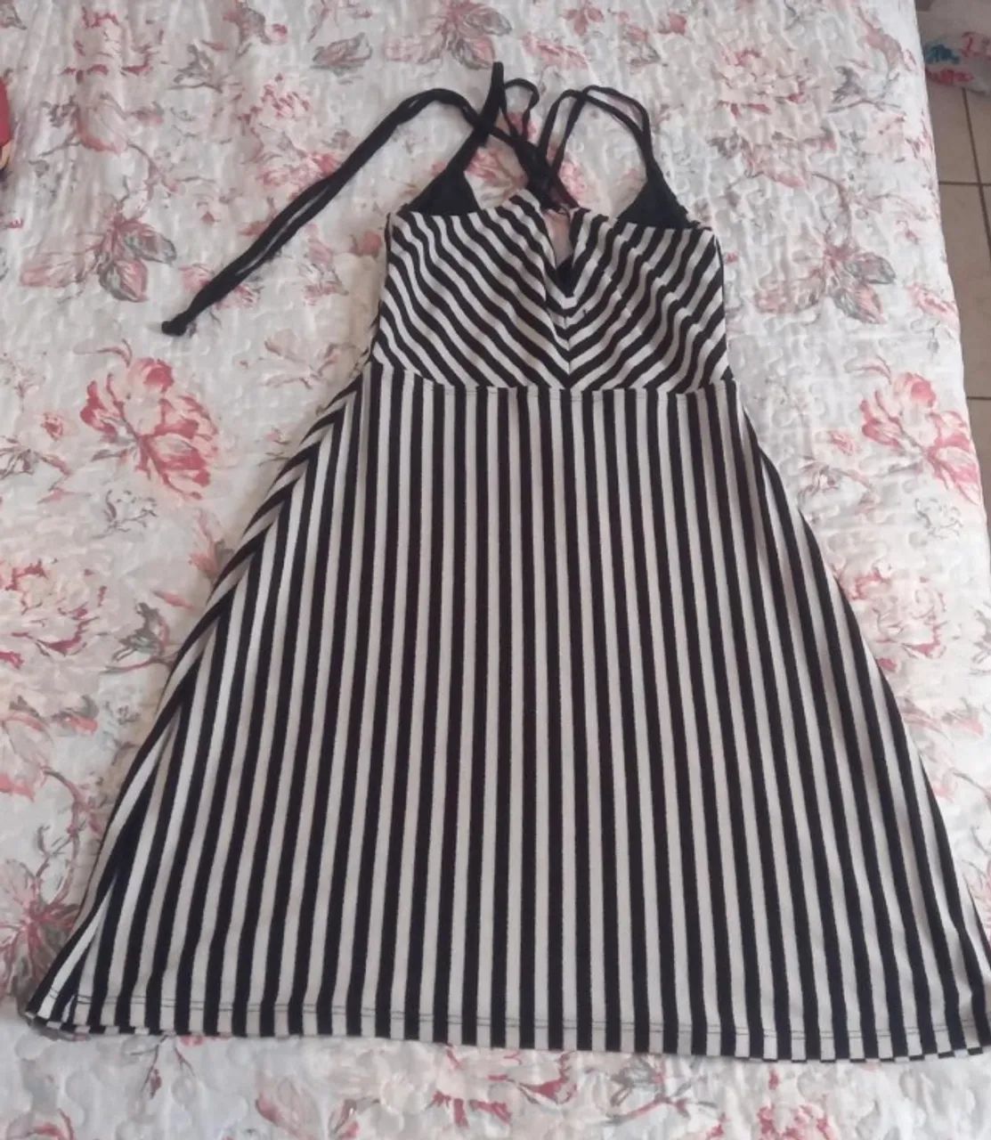 Vestido listrado com alça tamanho M usado. - Foto 4