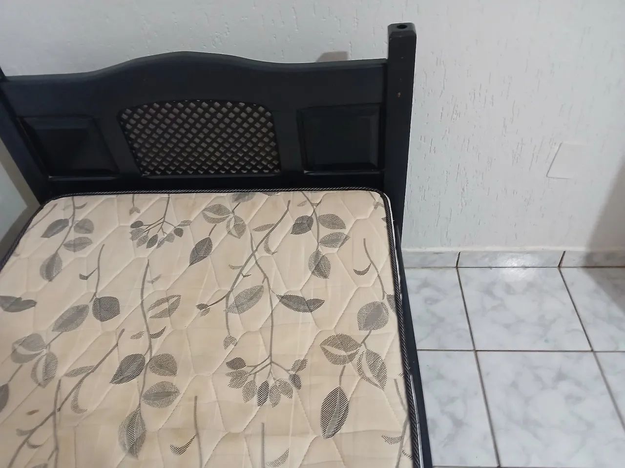 Cama com colchão/solteirão 