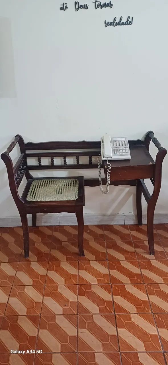 Mesa de telefone  antiga 