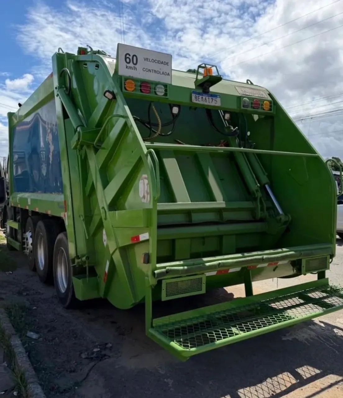 VOLVO VM 270 BITRUCK COMPACTADOR DE LIXO 2020 - Caminhões - Jardim