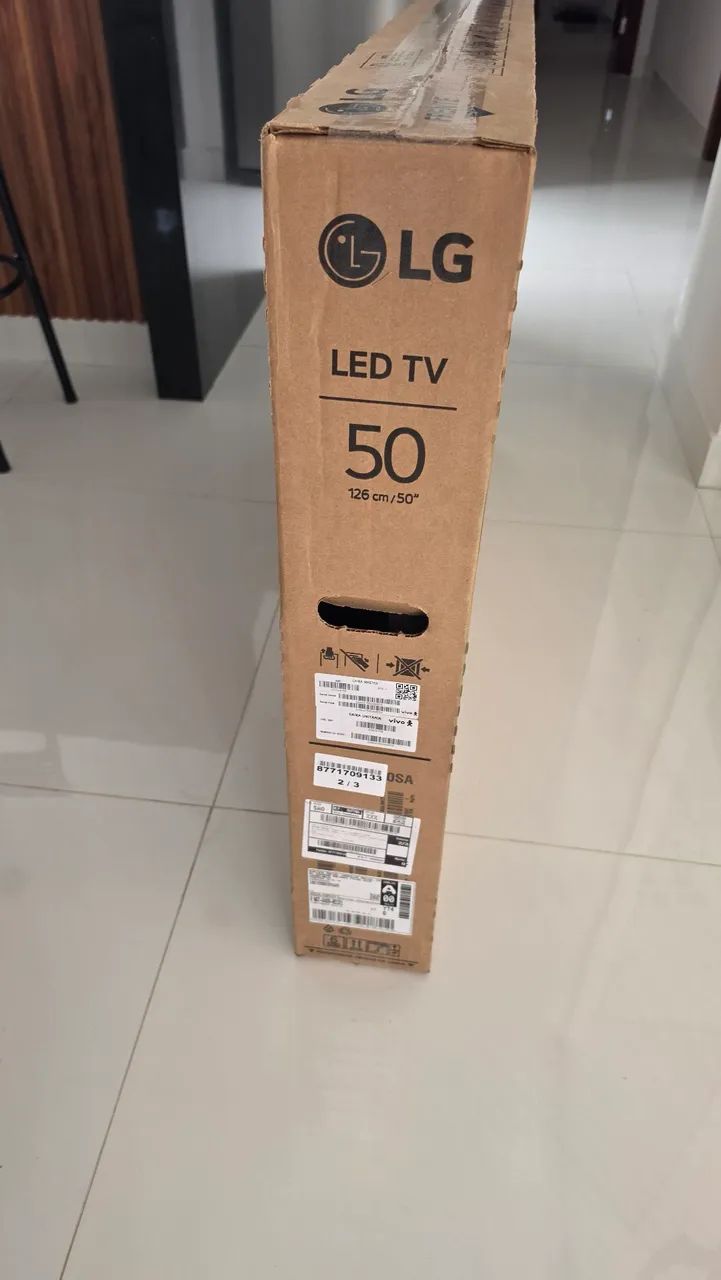 Vendo TV LG 50 polegadas Smart 4k zerada lacrada com nota fiscal e 1 ano de garantia. - Foto 2