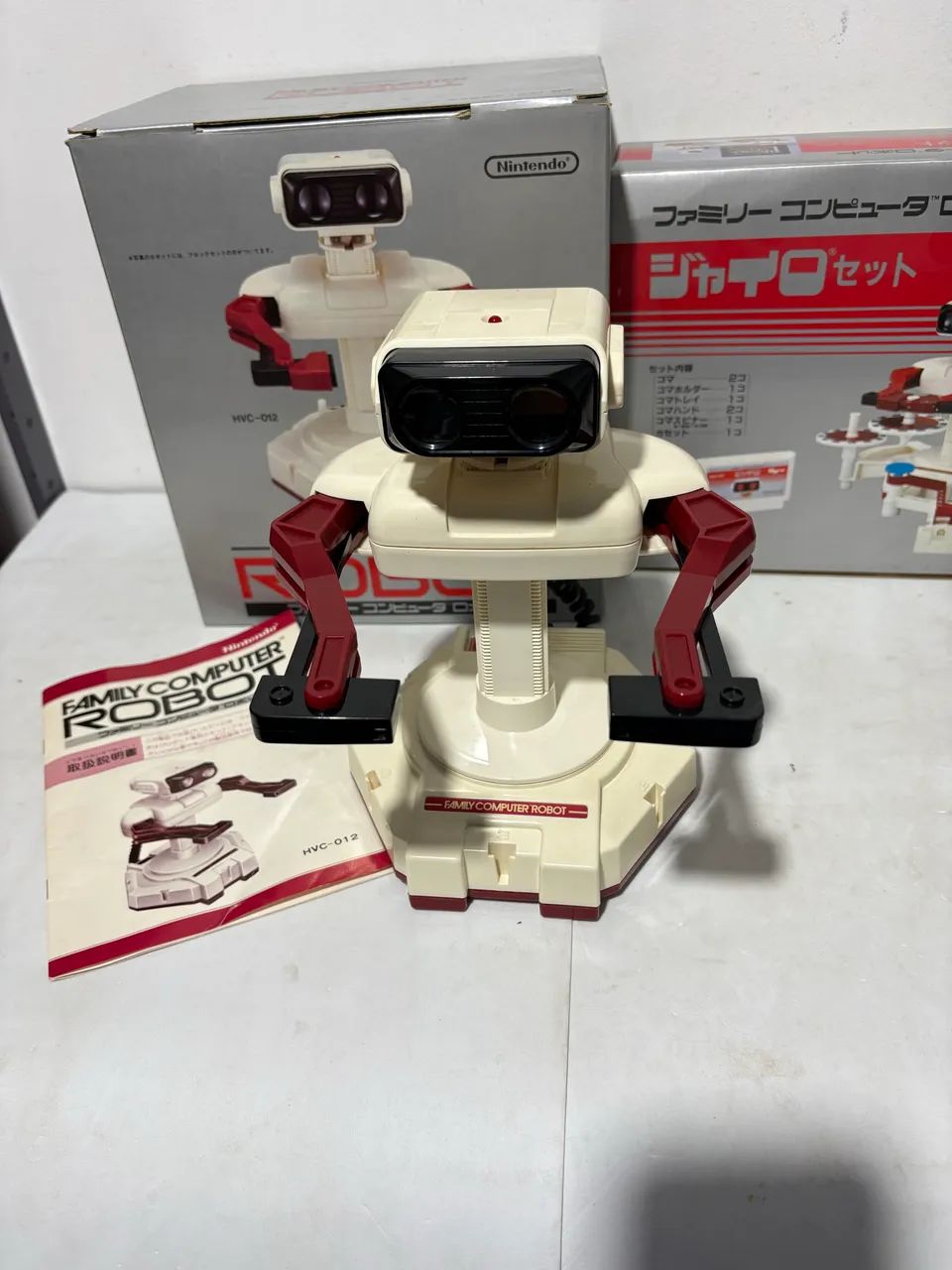 R.O.B famicom nintendo robot rob