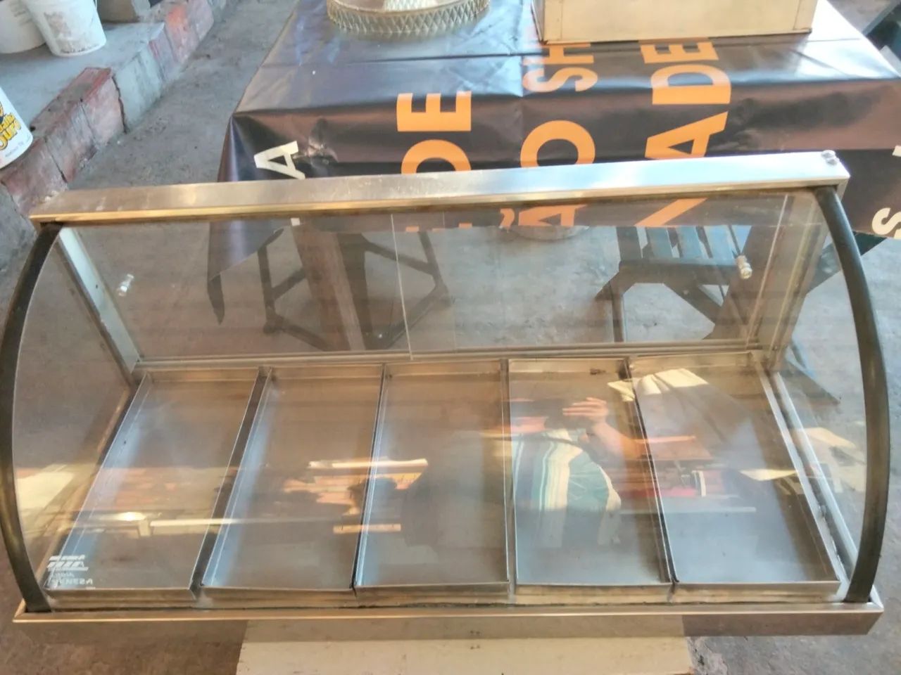 Vitrine para salgado ótimo estado