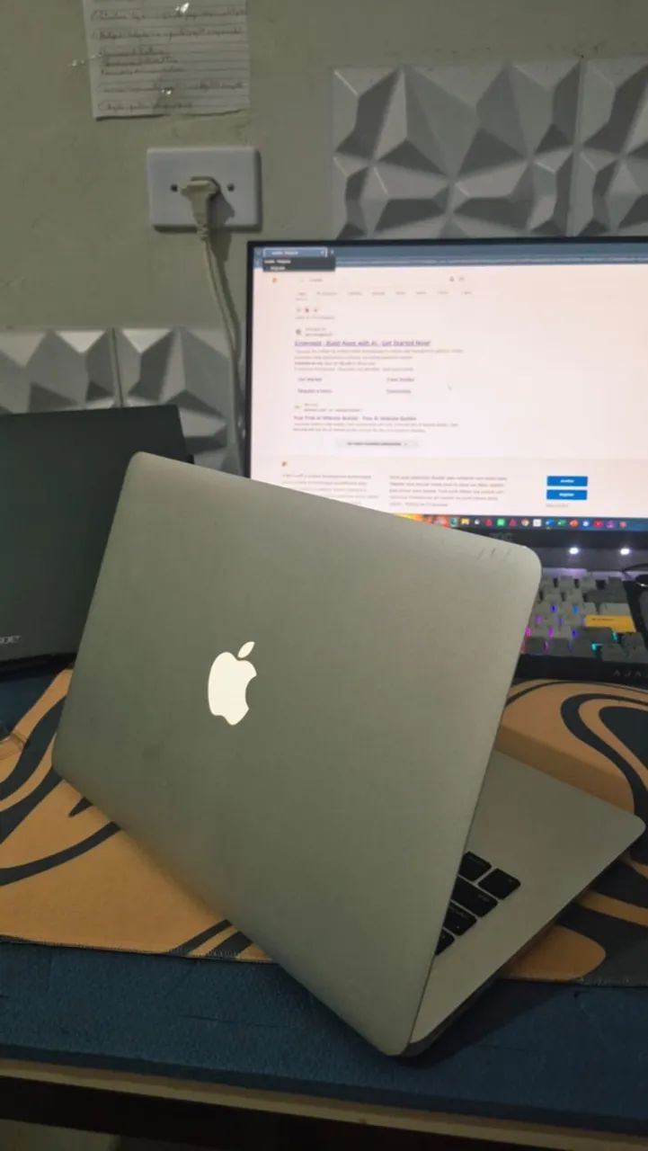 MACBOOK AIR
