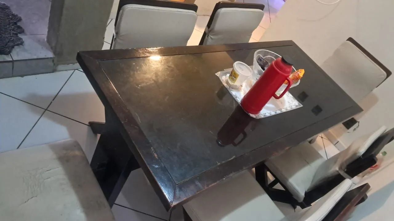 Mesa com cadeiras - Foto 2