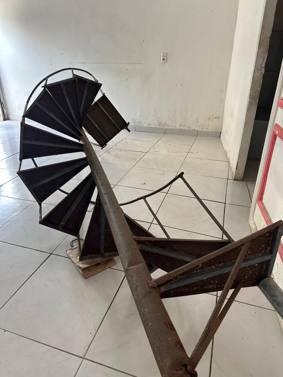 Vendo escada aspiral usada - Foto 2