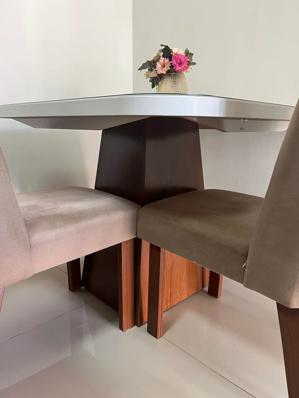 Mesa laqueada 4 cadeiras  - Foto 4