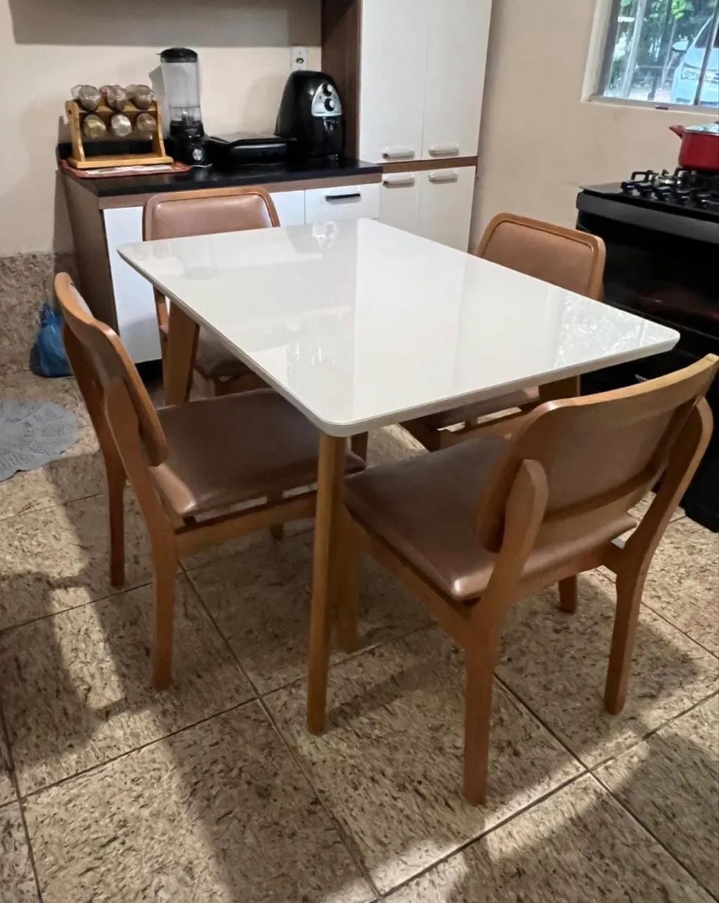 Mesa de Jantar com 04 cadeiras  - Foto 3