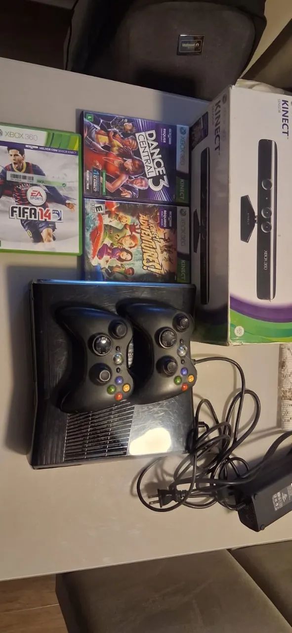 XBOX 360 com Kinect, jogos e dois controles - Foto 4