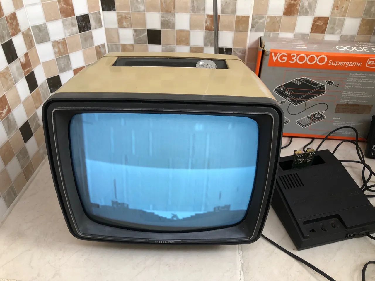 Tv com vídeo game CCE VG 3000 funcionando perfeitamente 