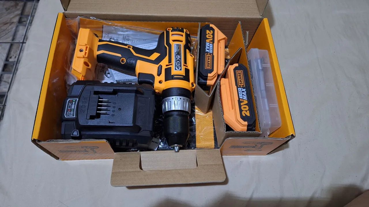 Parafusadeira INGCO 20v com duas baterias