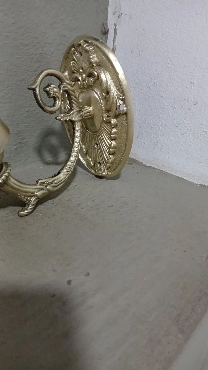 Arandelas em bronze e cupulas vidro jateado - Foto 2