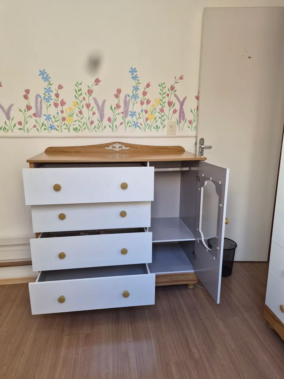 Conjunto quarto infantil - guarda roupa e cômoda em excelente estado - Foto 4