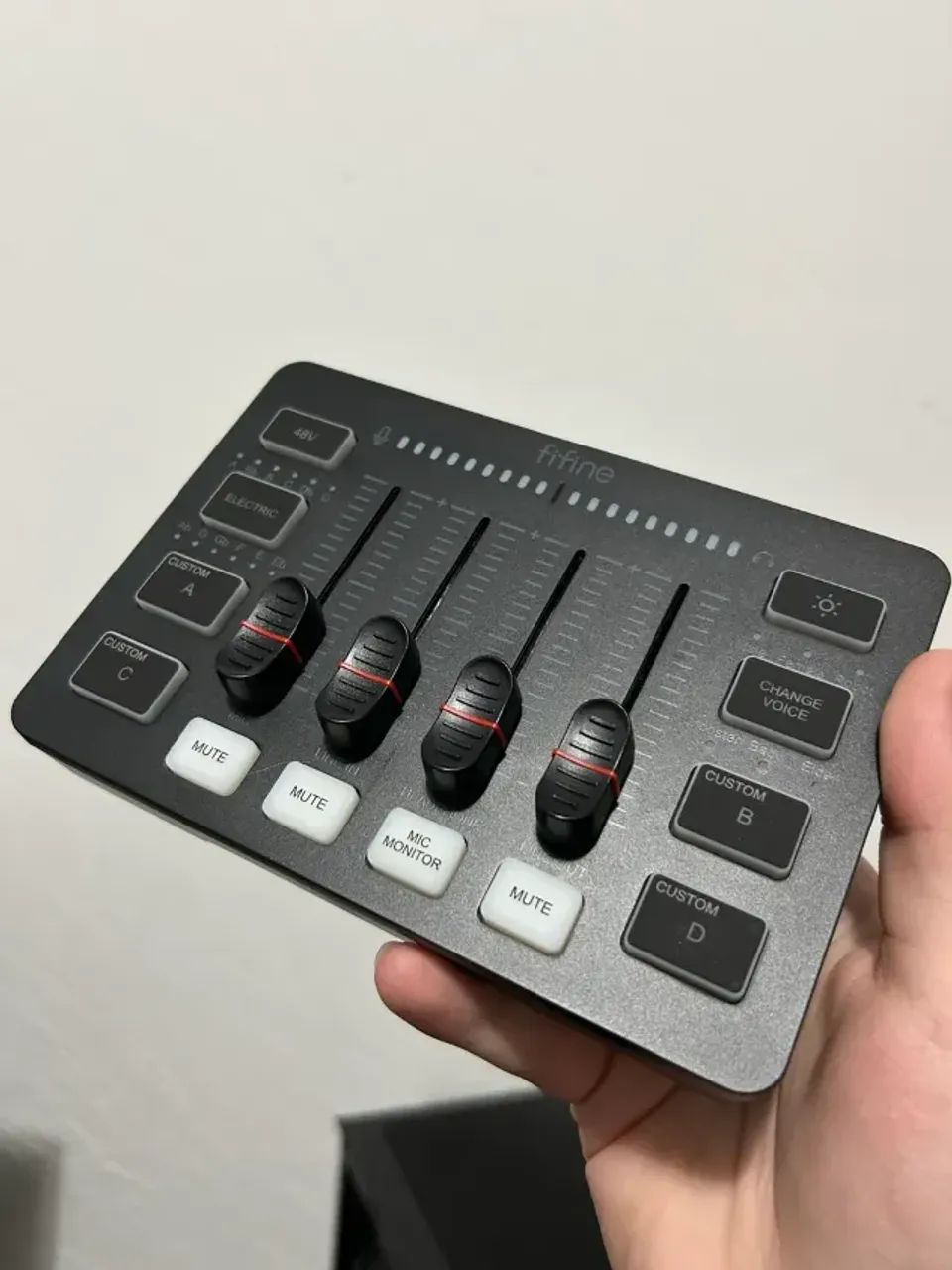 Kit Microfone Rode Podmic + Mixer Fifine SC3 Phantow Power 48V - Foto 5