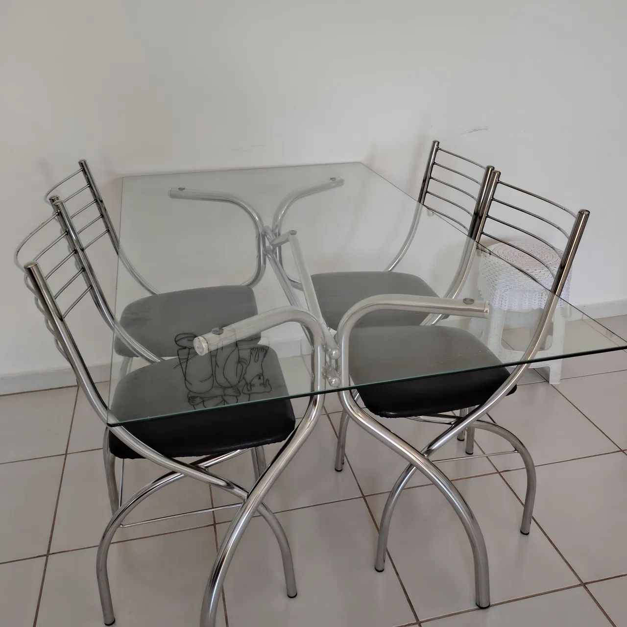 Vende mesa com 4 cadeiras - Foto 3