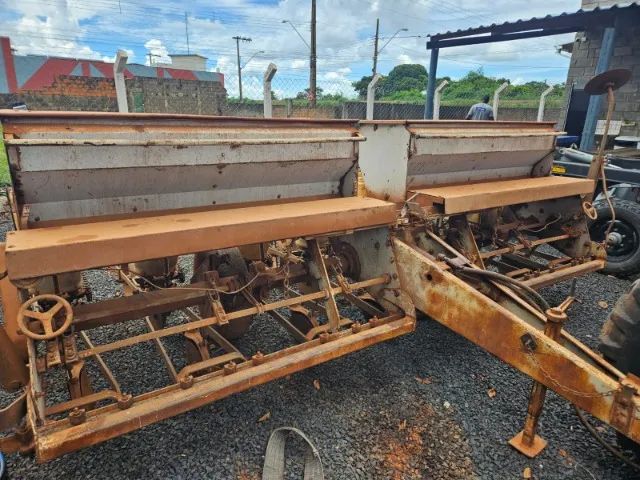 Plantadeira Jumil 7 linhas. Vende ou aluga.