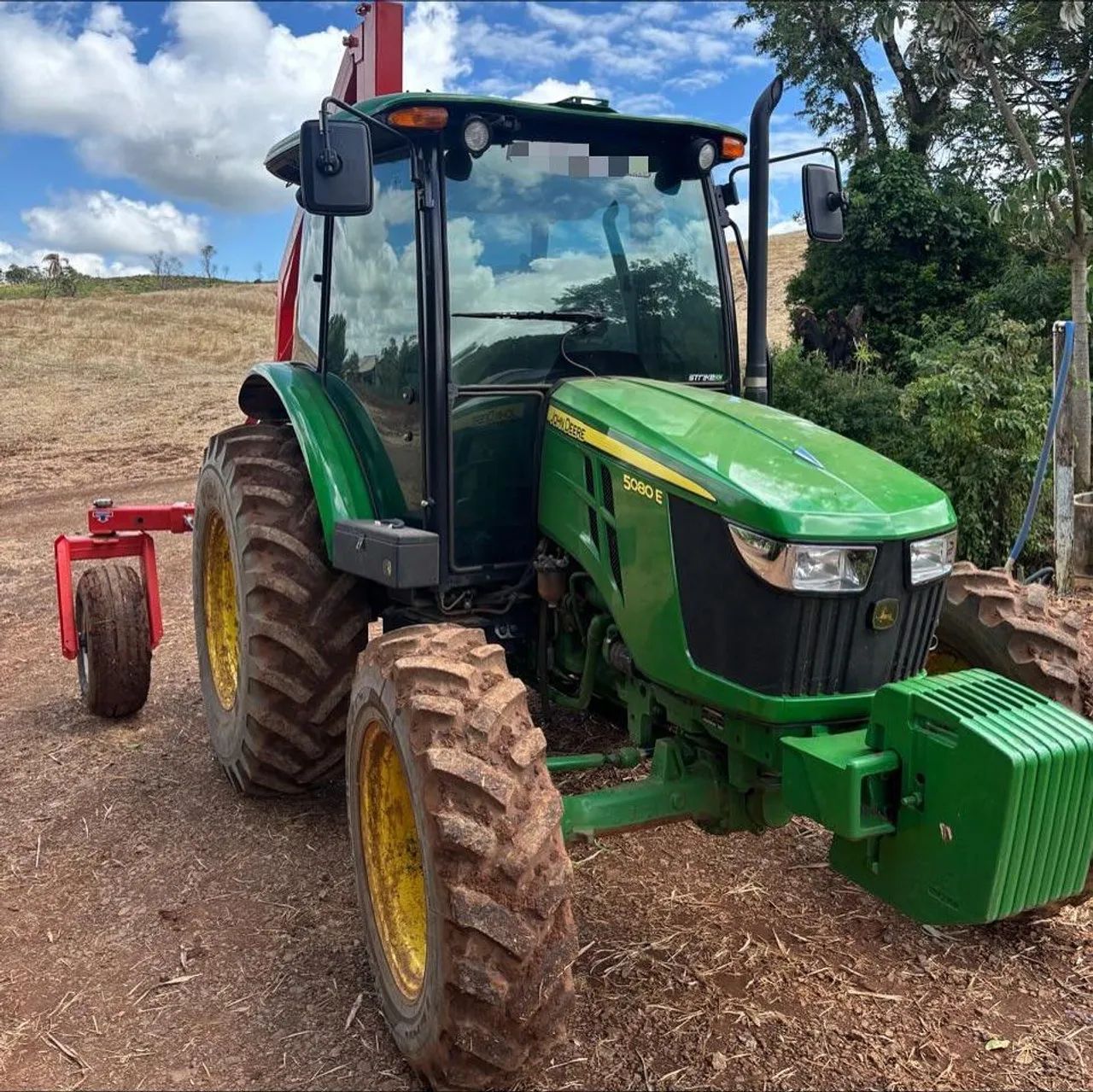 TRATOR AGRÍCOLA 