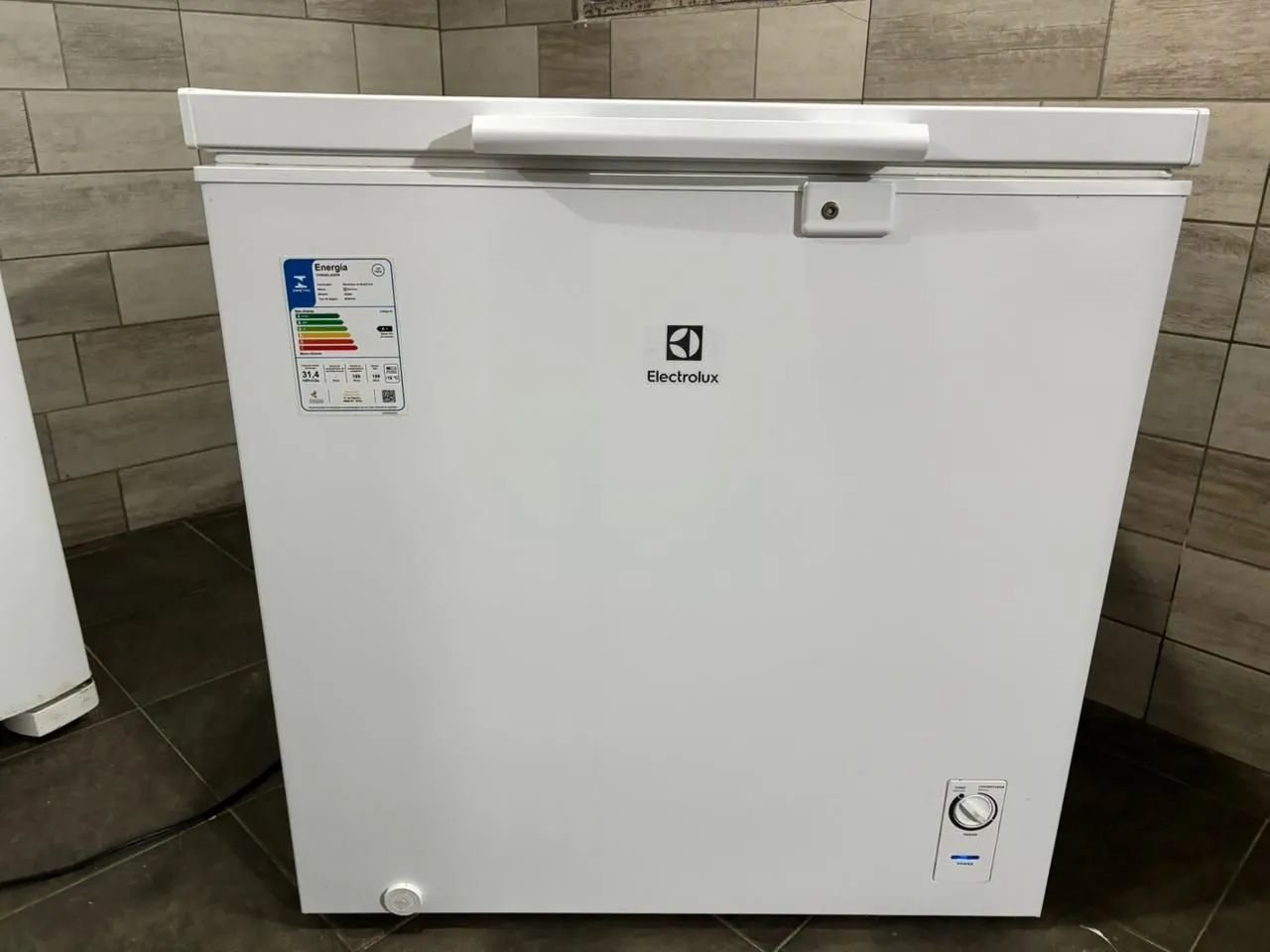 FREZEER ELETROLUX POUCO USADO 