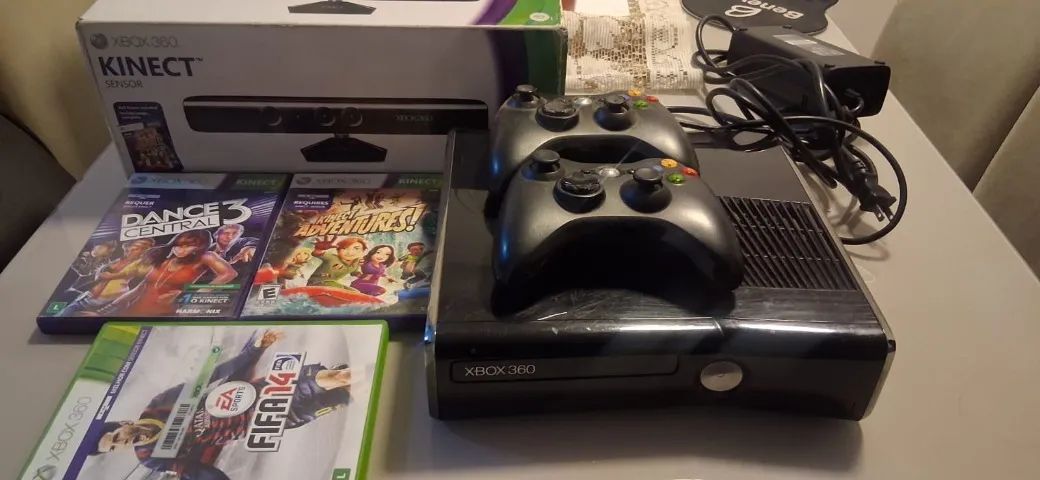 XBOX 360 com Kinect, jogos e dois controles - Foto 2