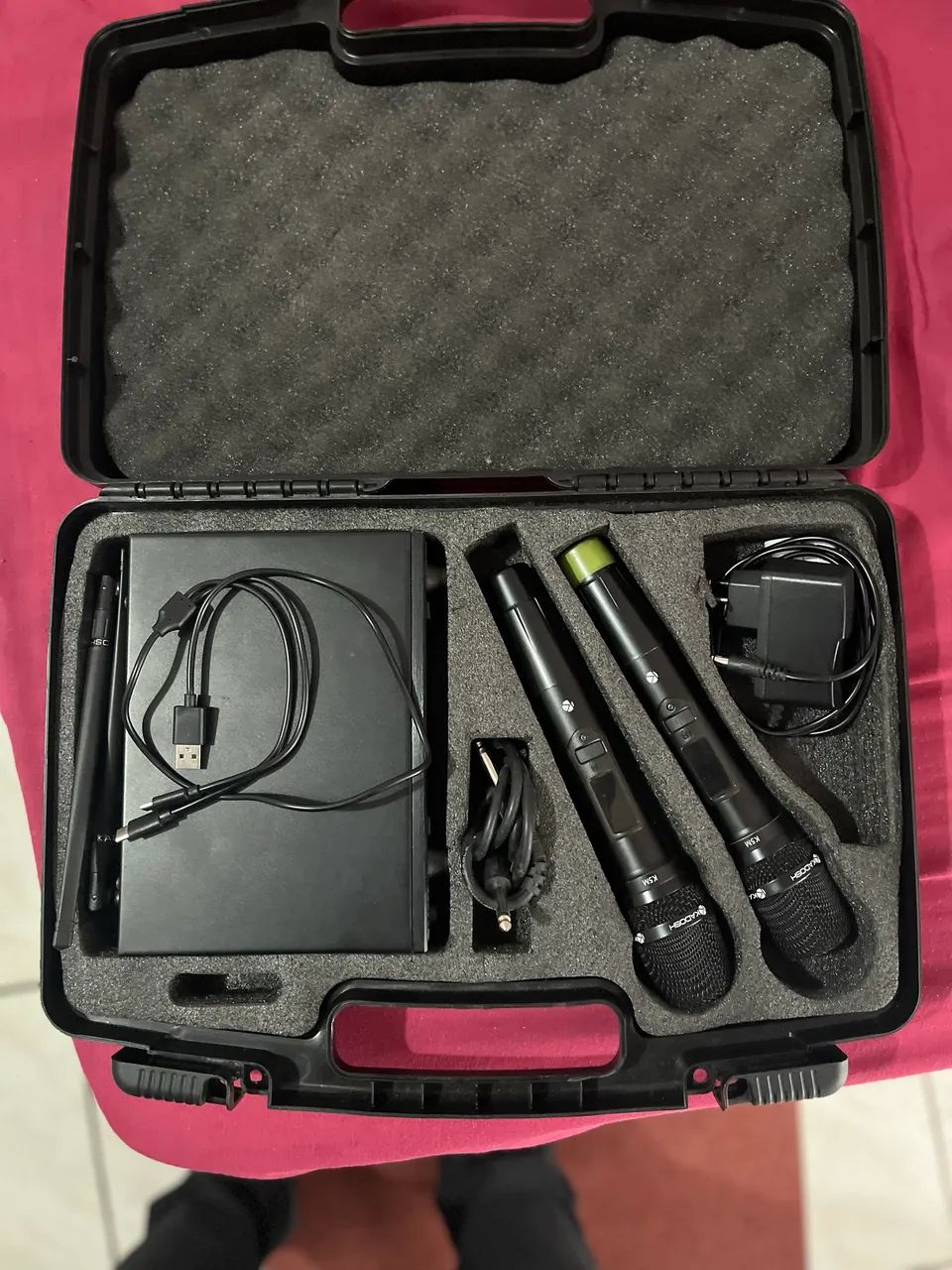 Microfone de Mão Duplo Sem Fio Kadosh K-502M Dinâmico - Foto 2