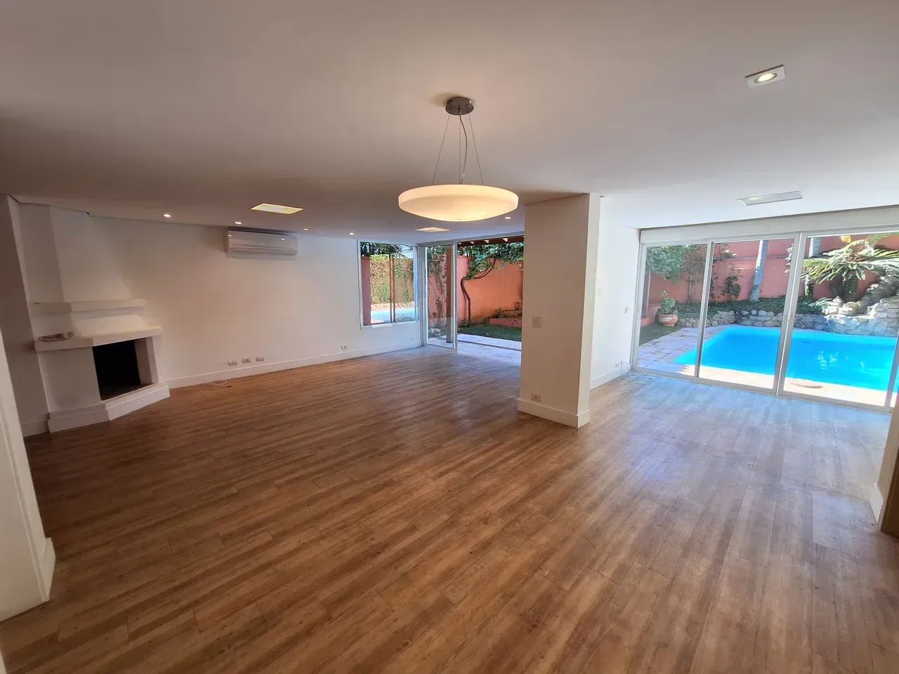 Casa 3 Suítes com Piscina e Churrasqueira | 246 m² | 4 Vagas - Foto 5