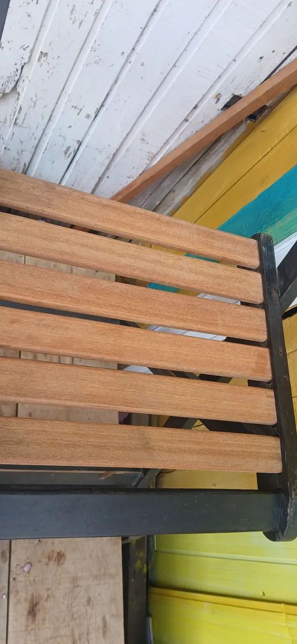 Vendo essa cadeira de madeira  dobravel  - Foto 2