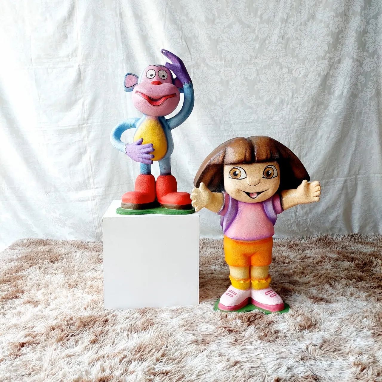 Escultura isopor Dora Aventureira e Botas 