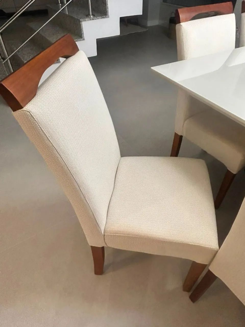 Mesa de jantar quadrada com 8 cadeiras - Foto 3