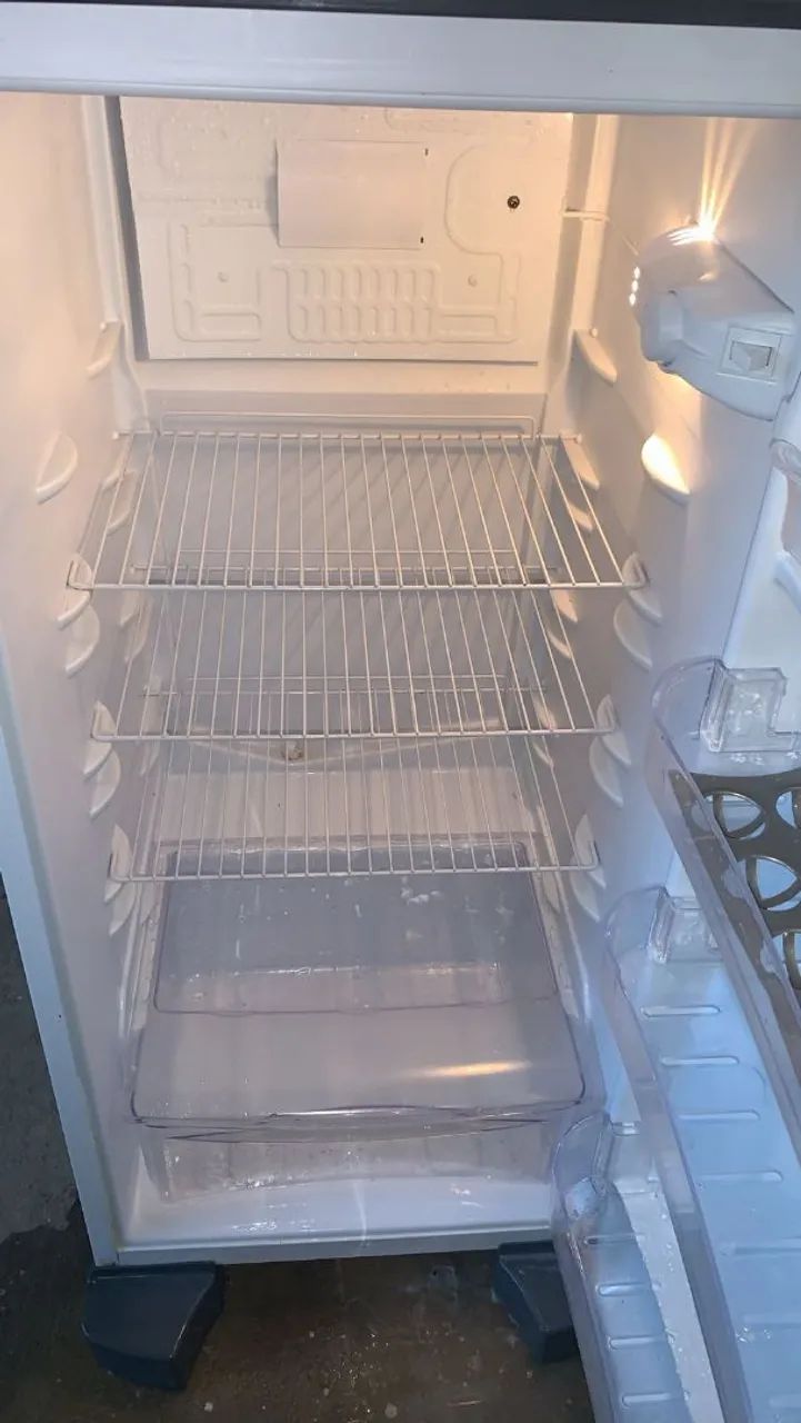 Geladeira Esmaltec branca. 276L nova. Nota fiscal e garantia de loja  - Foto 2