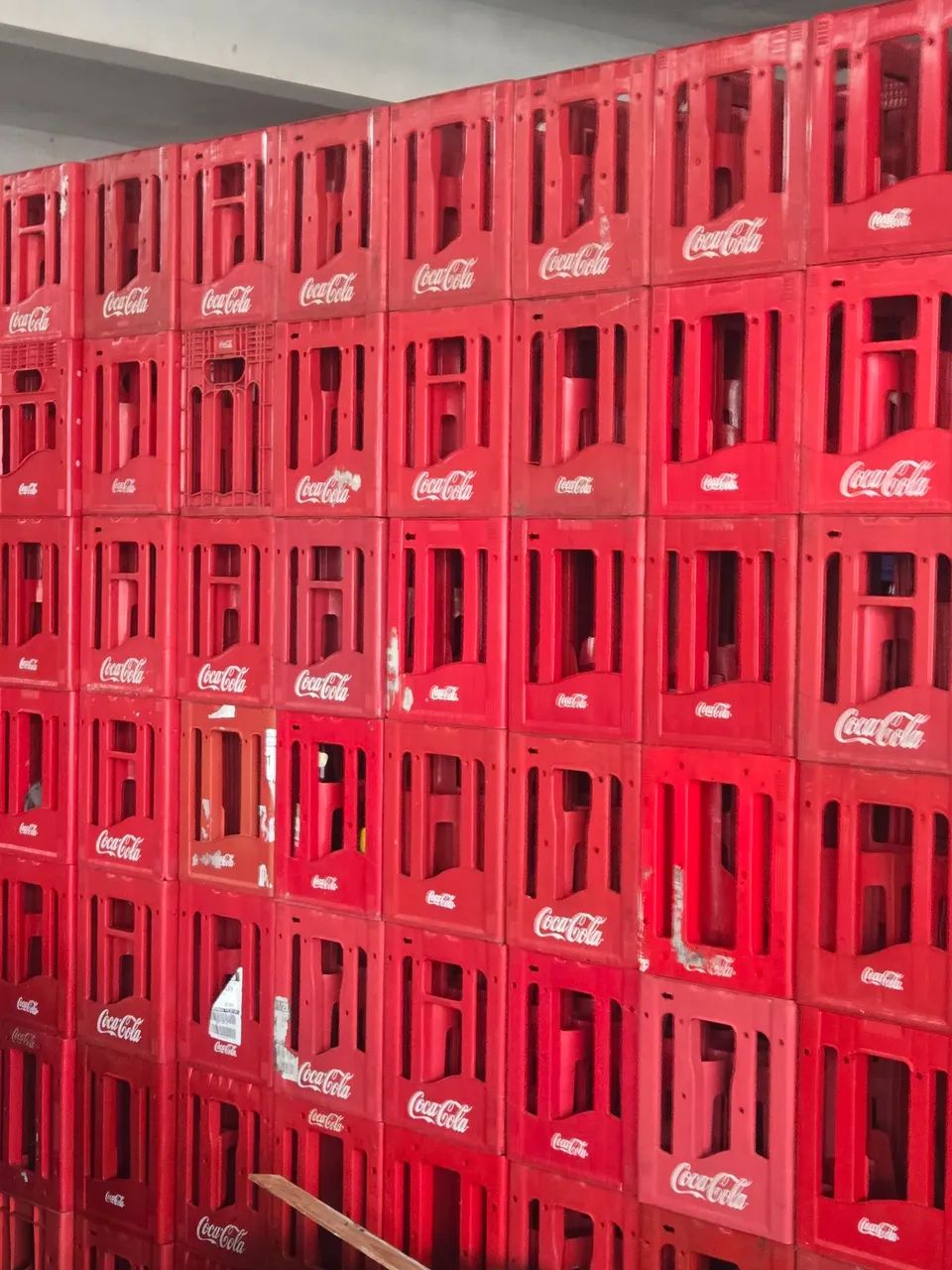 Caixa de coca retornável sem as garrafas 
