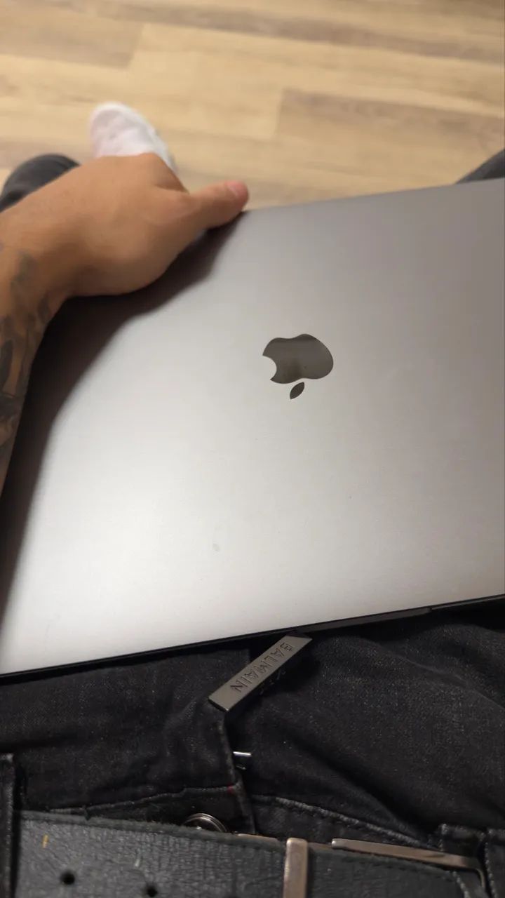 MacBook Pro 16" 2019 | Intel Core i7 | 16GB RAM | SSD 512GB - Foto 3