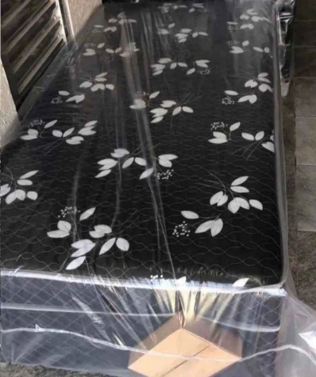 Camas box novas, acompanha colchão! 