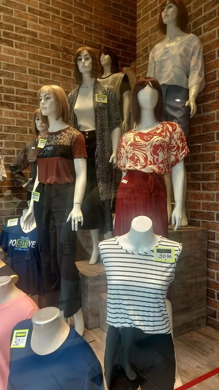 8 Oito Manequins com Cabelo Perfeita