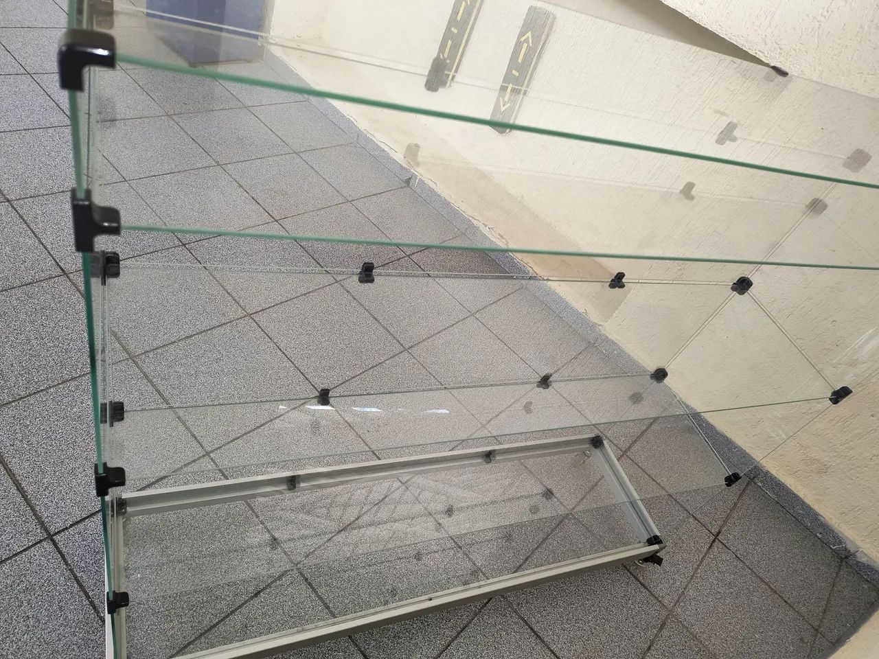 Balcão vitrine para loja suporte de rodinha - Foto 2